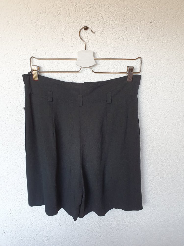 Schwarz-graue kurze Hose von Cartoon ca. Größe S
