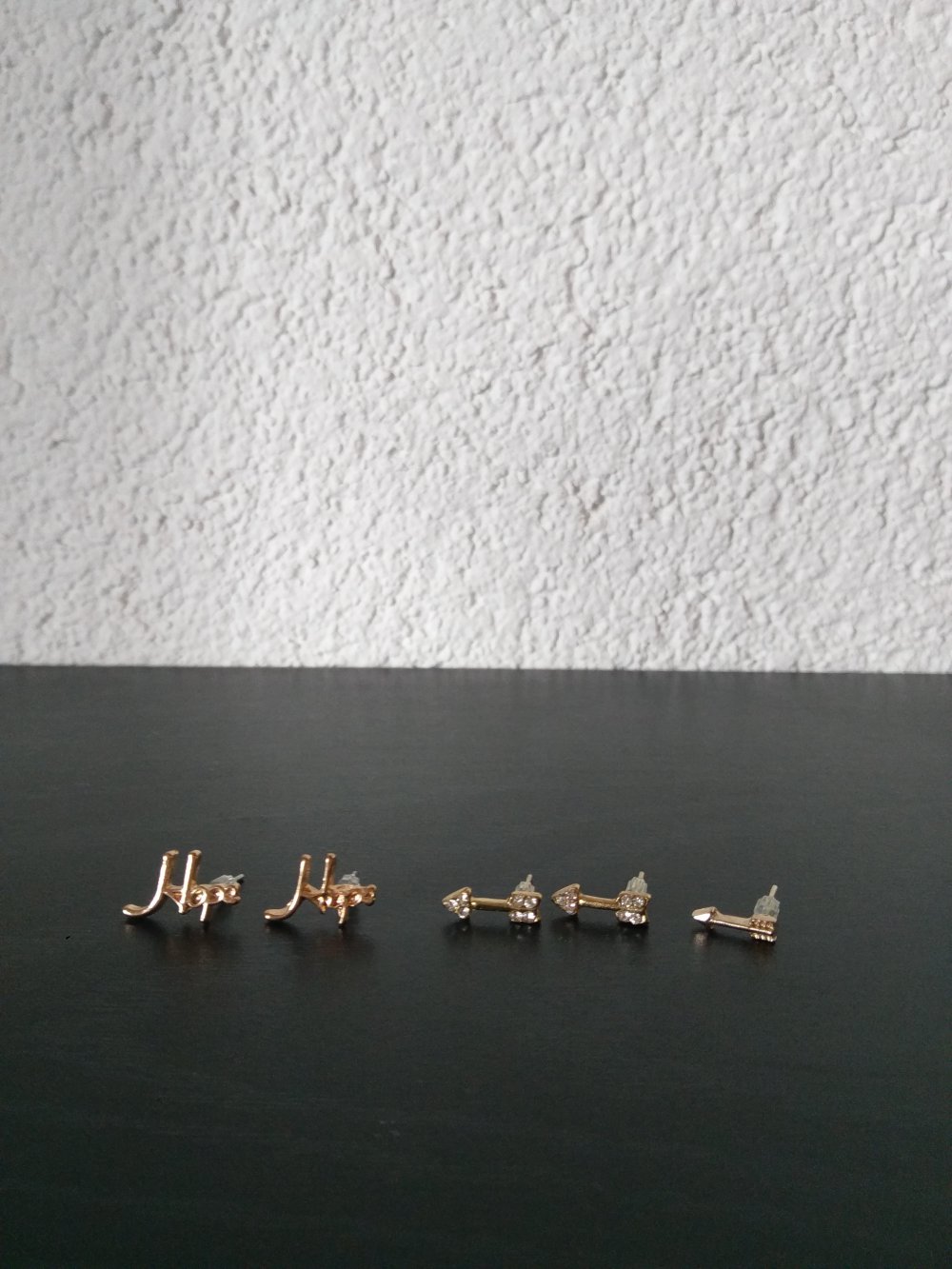 Neue goldfarbene Ohrringe/ Ohrringstecker Set/ 2 Paar Hope/ Pfeile