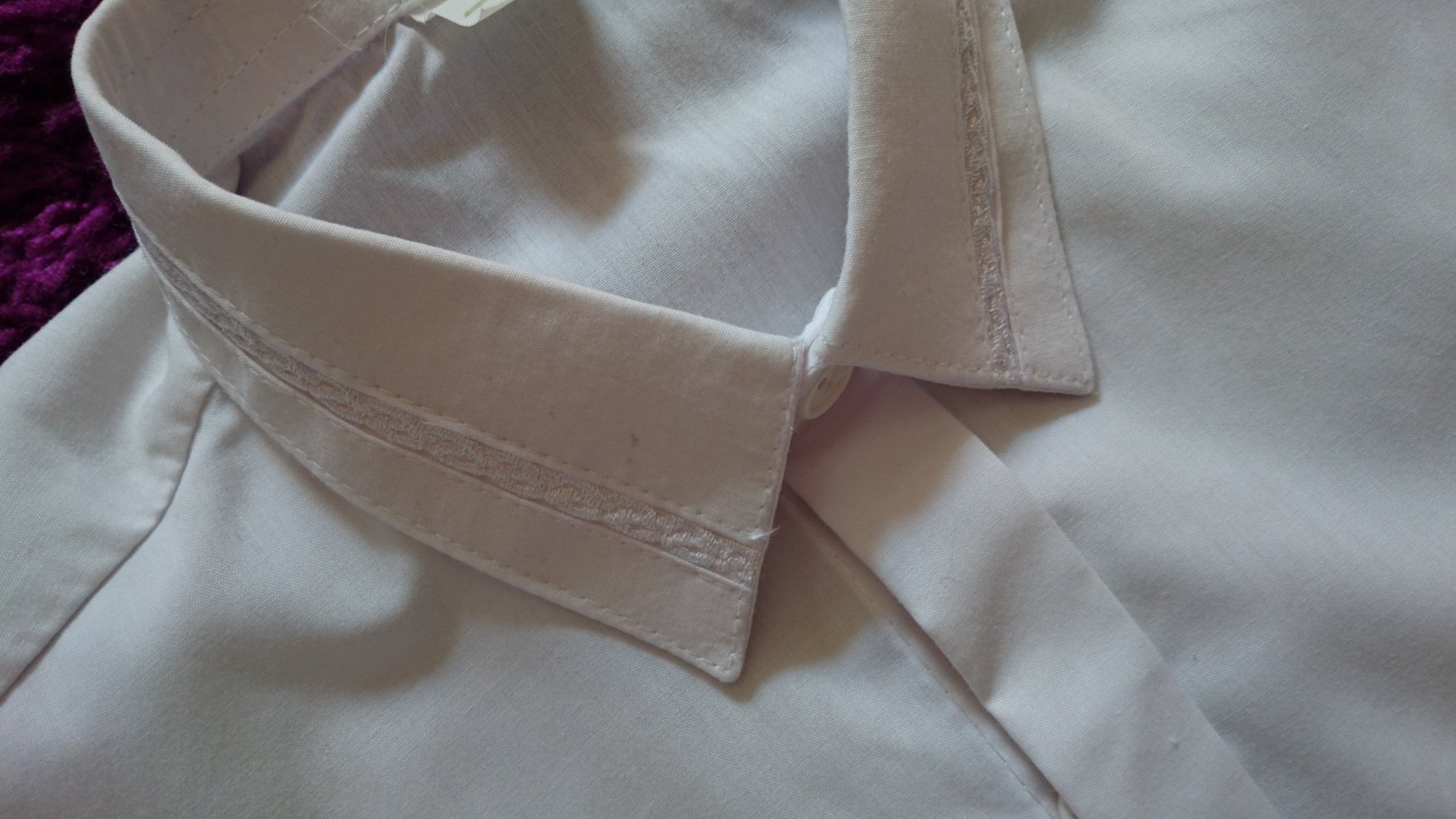 Weiße langarm Bluse mit schönen Verzierungen, Größe M