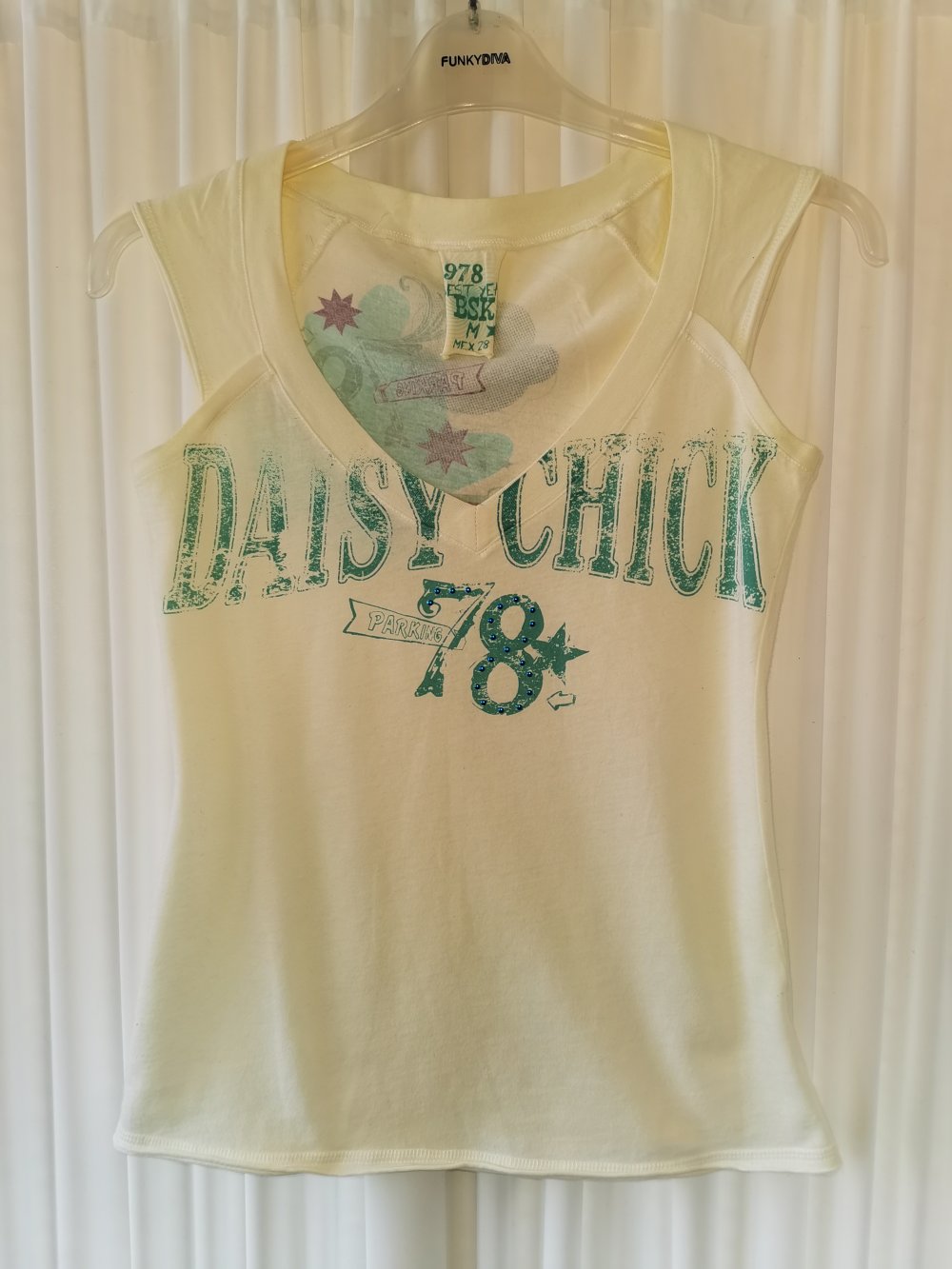 Niedliches weißes Top mit V-Ausschnitt, Größe M