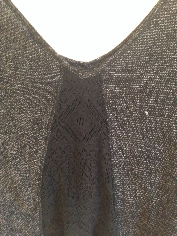 Leichter Strickpullover mit Spitze // Hollister