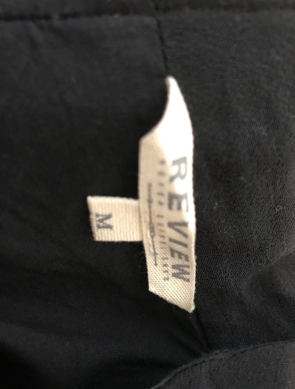 Schwarzer Rock mit Reissverschluss hinten