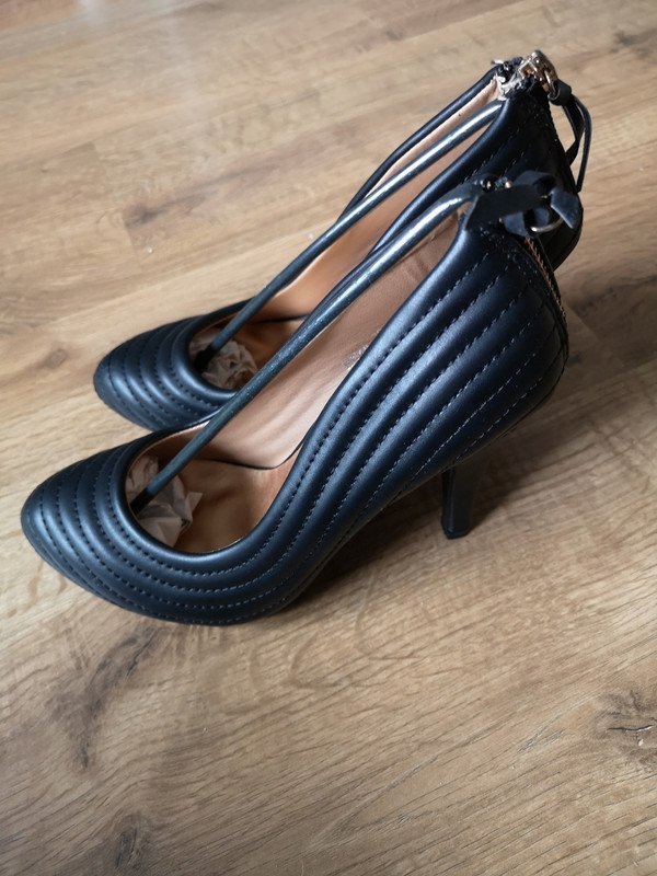 Schwarze Heels