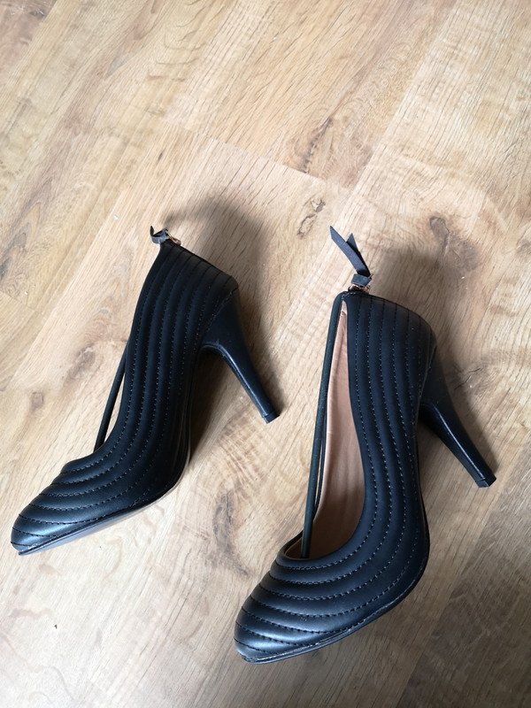 Schwarze Heels