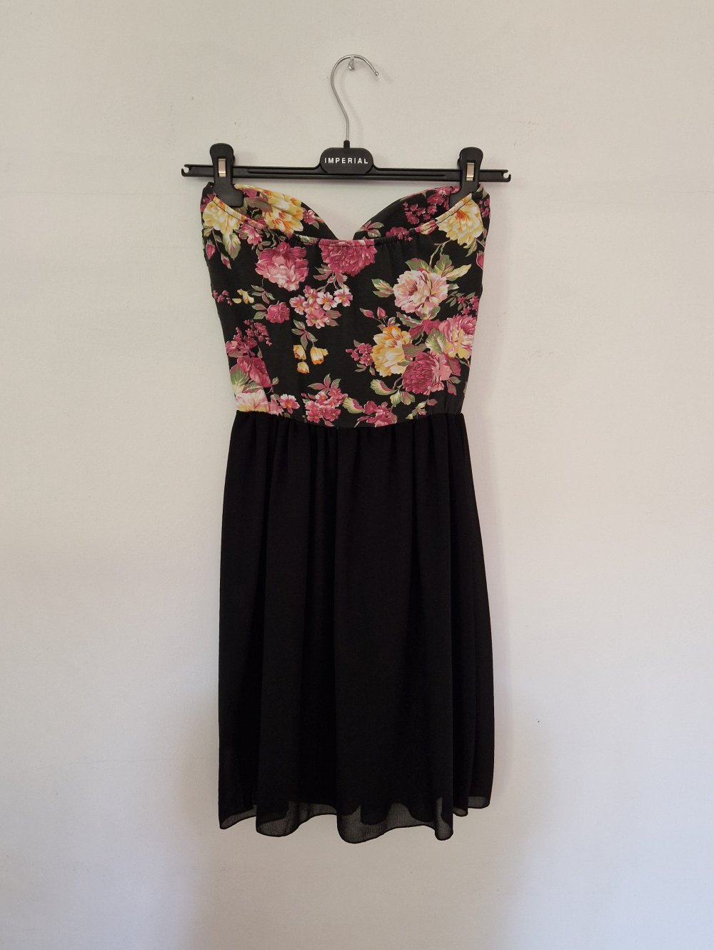 Schulterfreies Kleid Gr. S ?