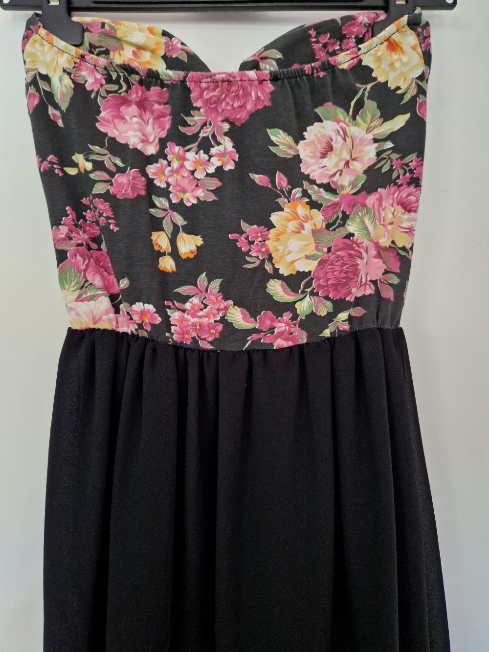 Schulterfreies Kleid Gr. S ?