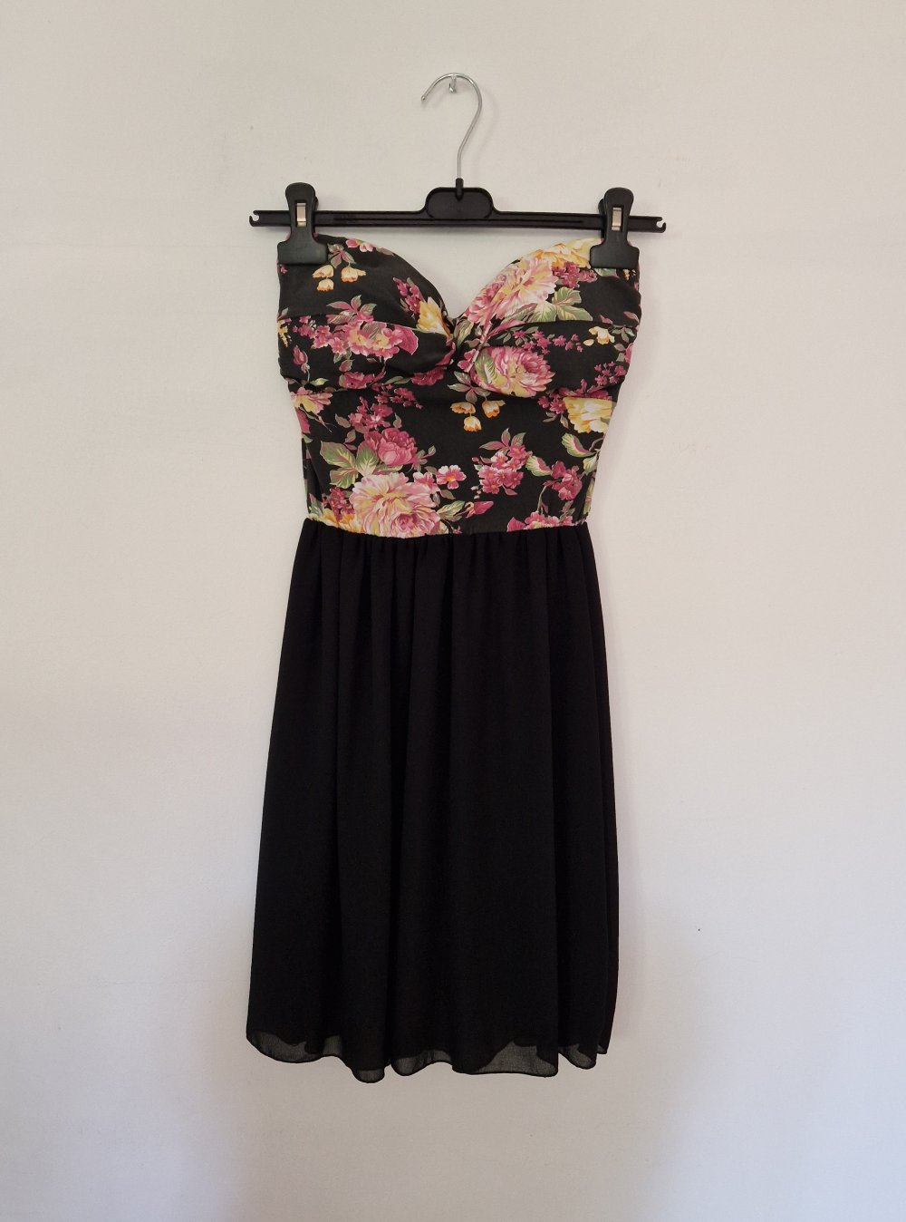 Schulterfreies Kleid Gr. S ?