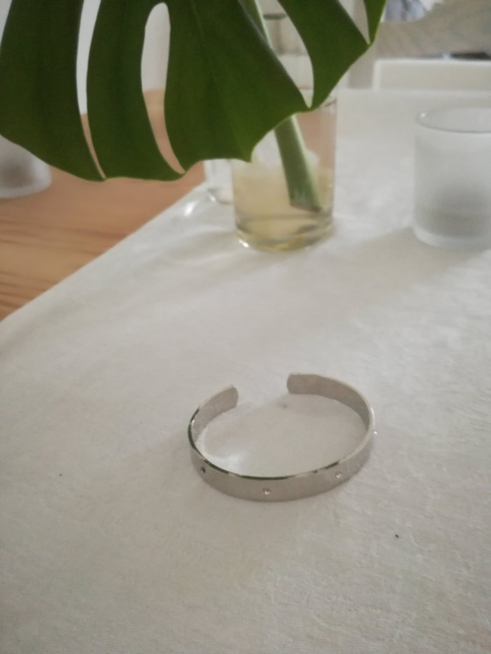 Armreif silber mit Steinchen