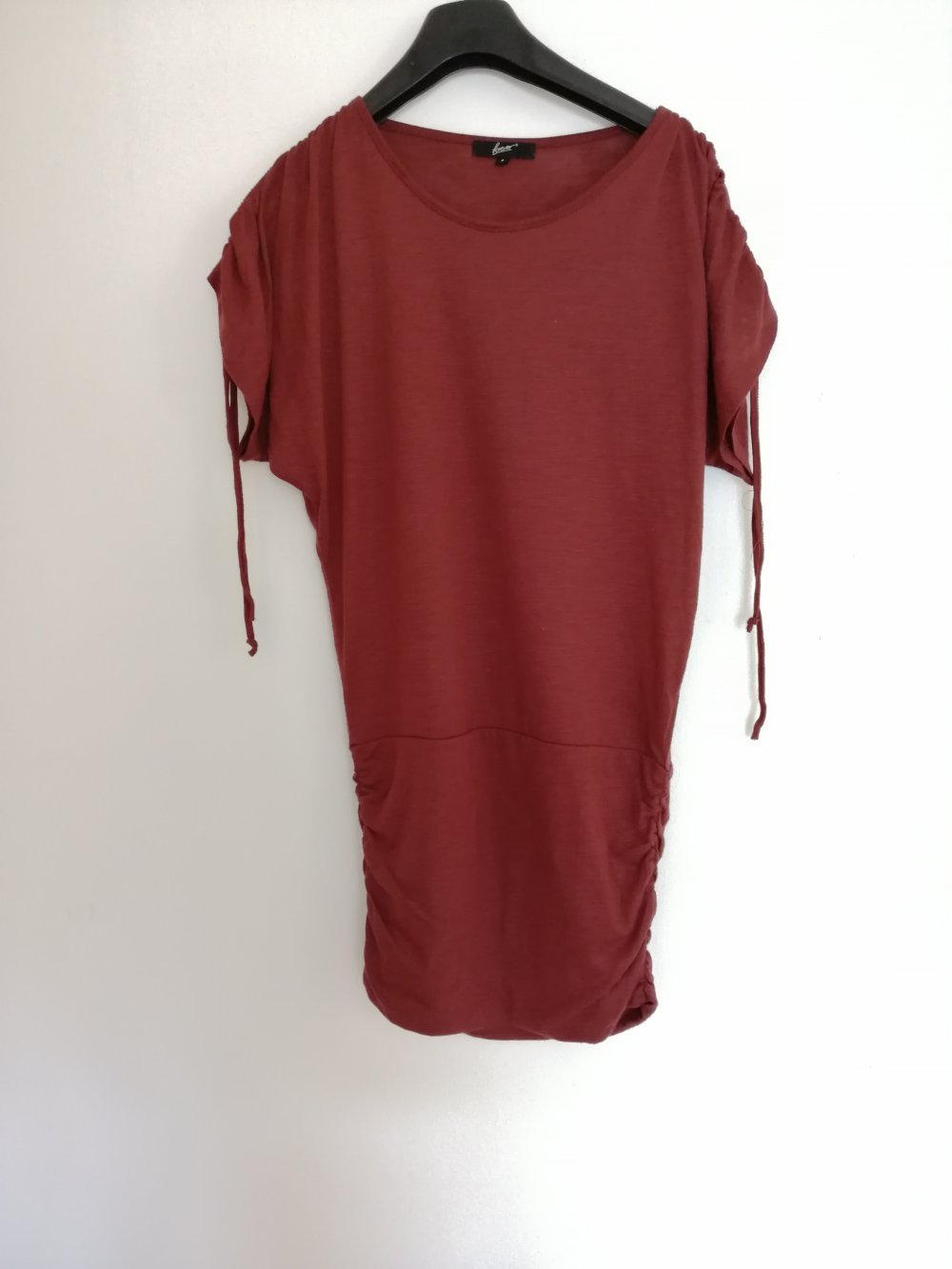 Bordeaux rostrotes Herbstkleid mit Schnürung