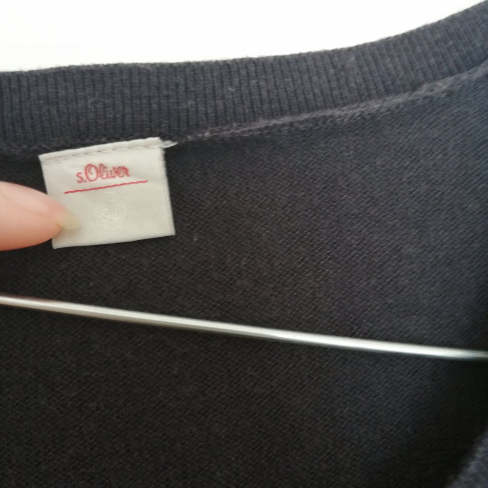 Toller dunkel blauer Pullover s.Oliver mit Knöpfen