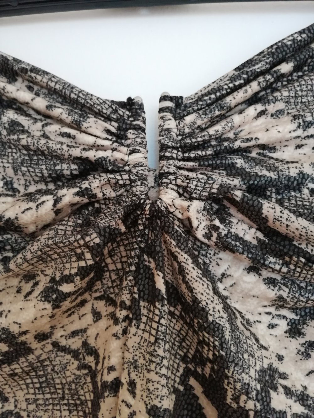 Schlangen muster kleid schwarz beige