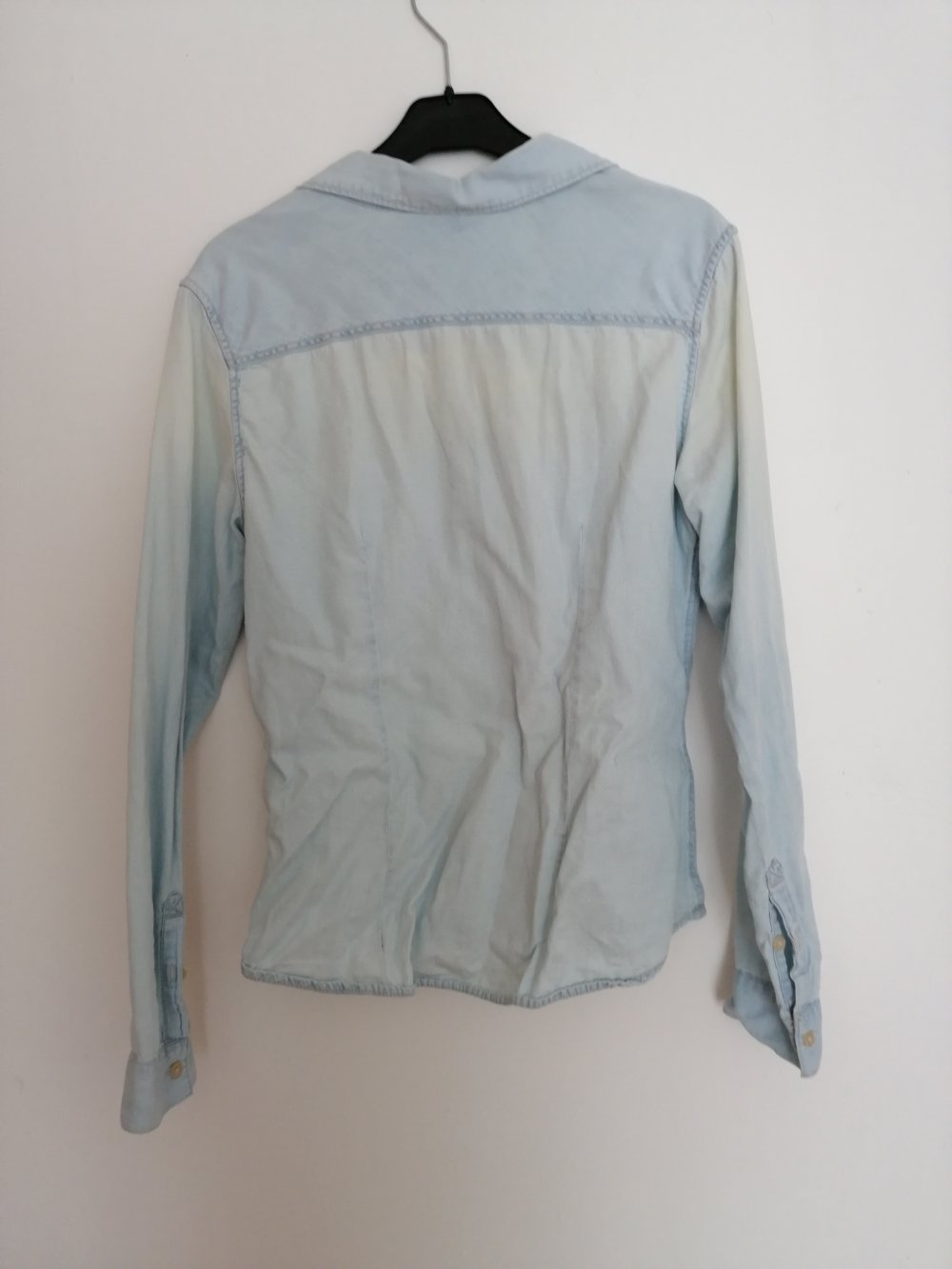 Blaue Jeansbluse von H & M mit Knöpfen