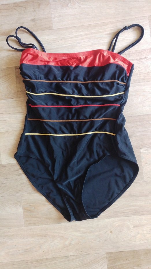 Damen-Badeanzug schwarz mit aufgenähten bunten Streifen, Gr. 42