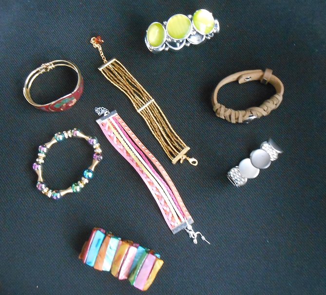 Armbänder Modeschmuck Perlen 8 Stück (auch einzeln zu verkaufen)