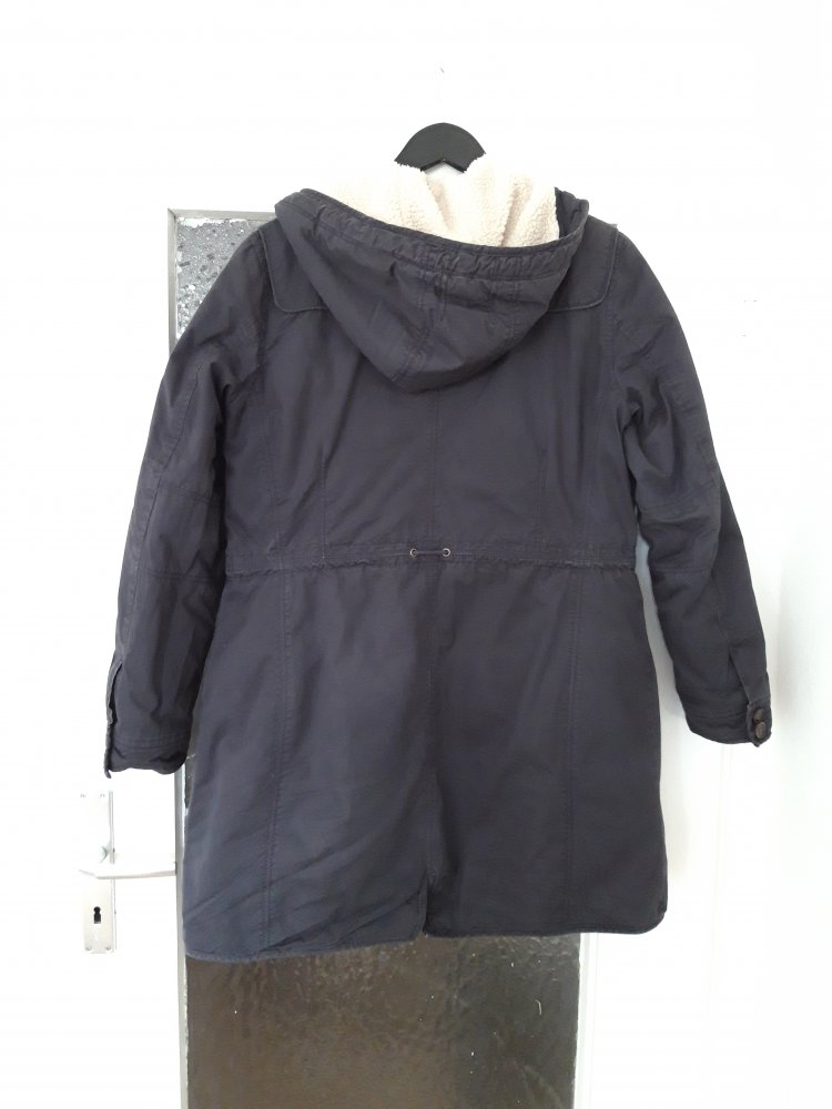 Dunkelblauer gefütterter Mantel mit Kapuze