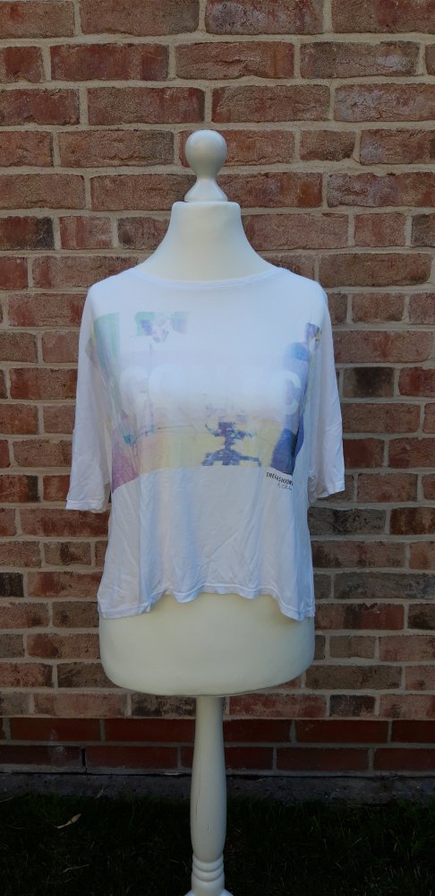 weißes Halbarm Croptop mit Aufdruck