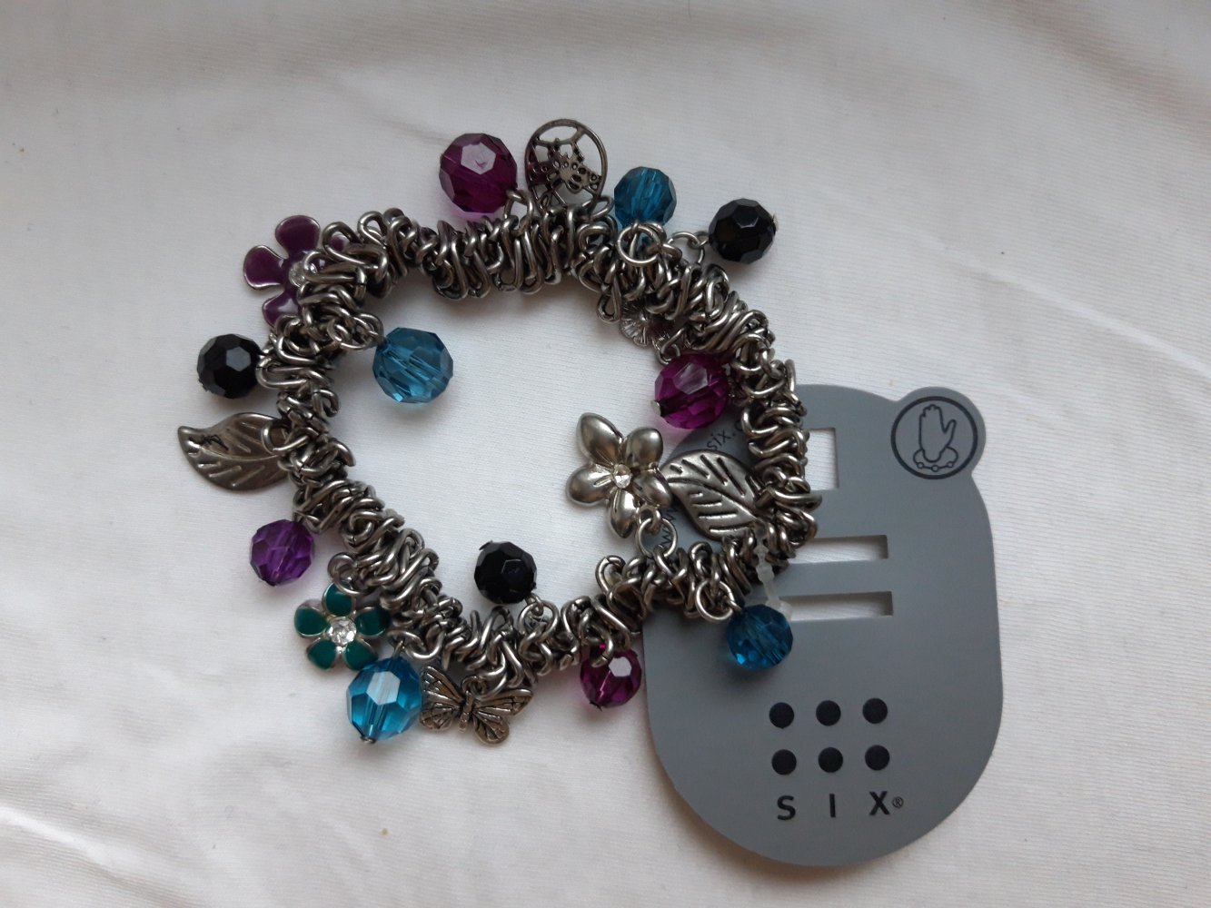 Armband mit verschiedenen Anhängern