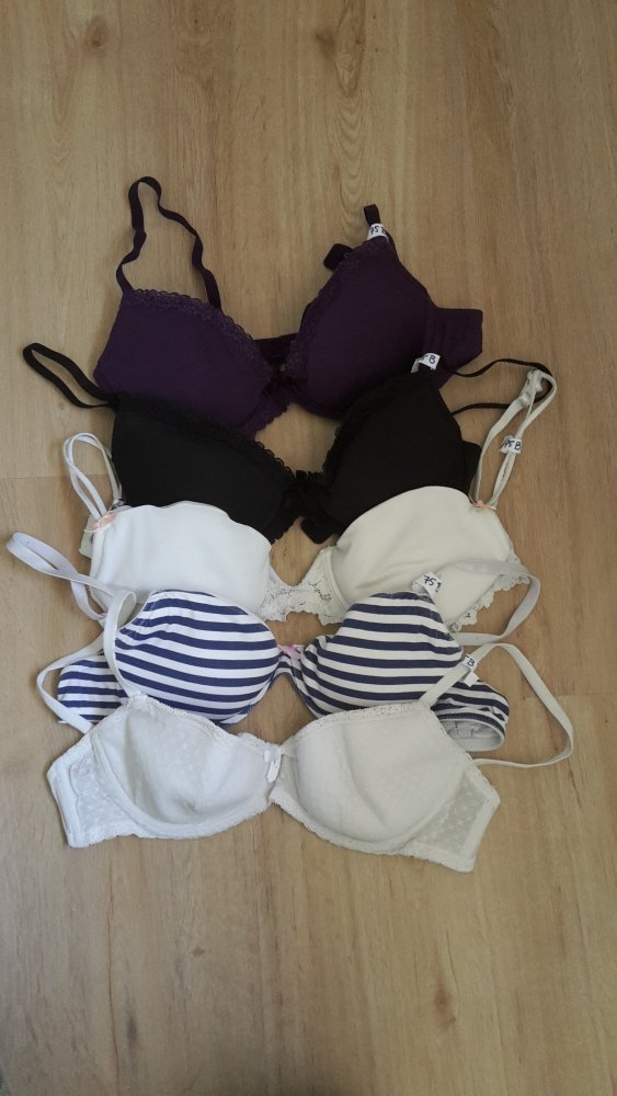 5 Bhs von H&M Größe 75 B zusammen zu verkaufen