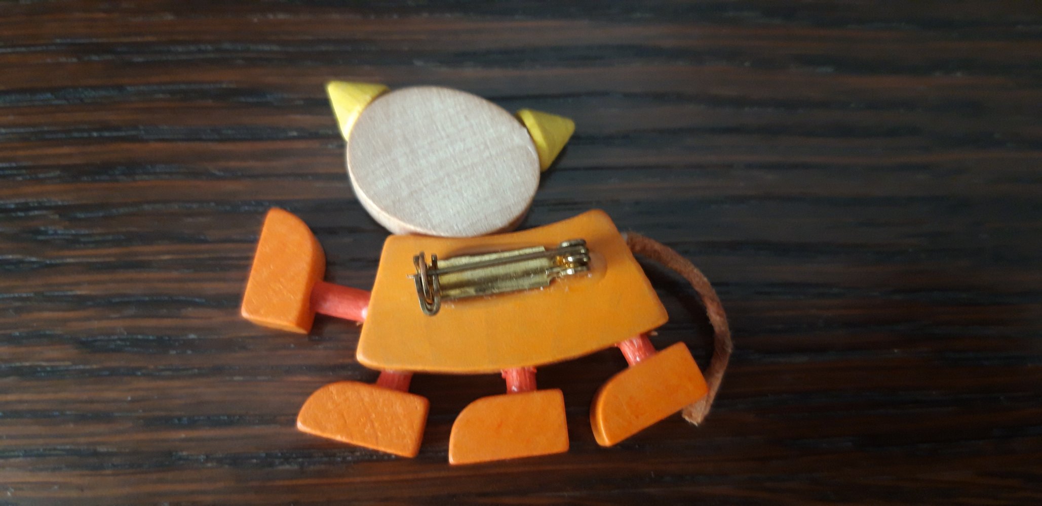 Katze Brosche aus Holz