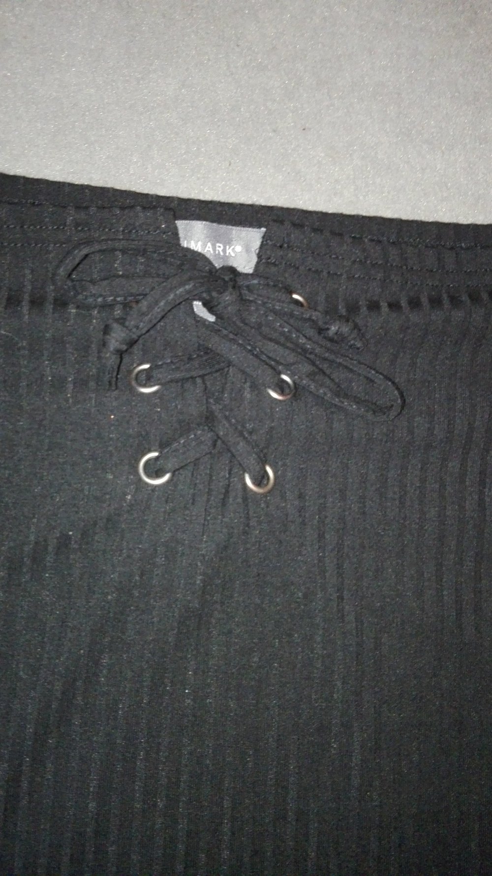 Süßes Croptop mit Schnürung