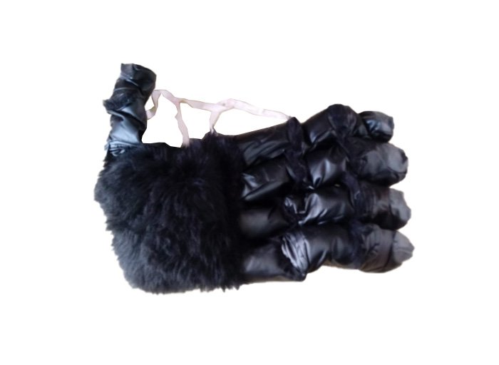 King Kong Gorillahand mit Kleid