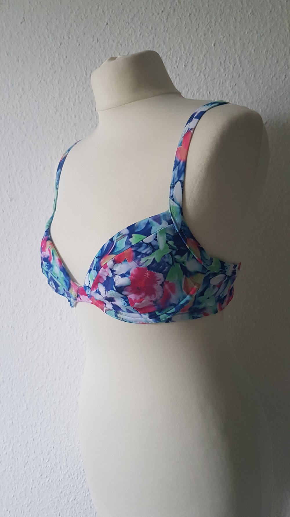 Asos Swim floraler Bikini 65E 30DD
