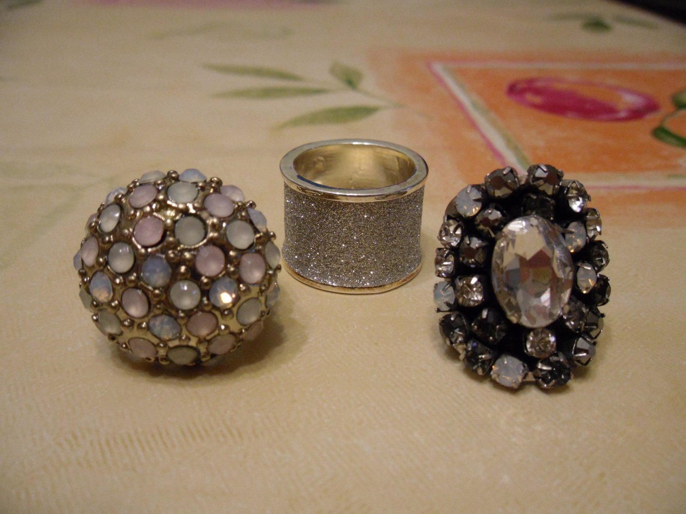 Ringe mit Strasssteinen