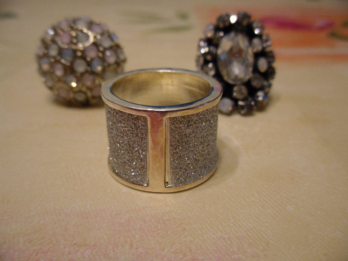 Ringe mit Strasssteinen