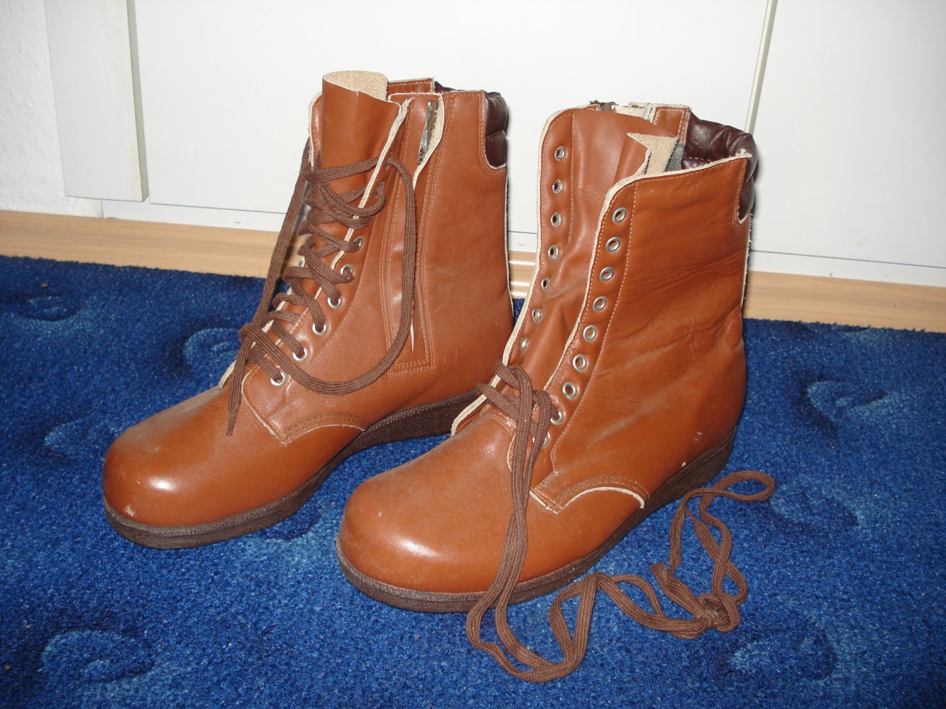 braune gefütterte Leder-Stiefel