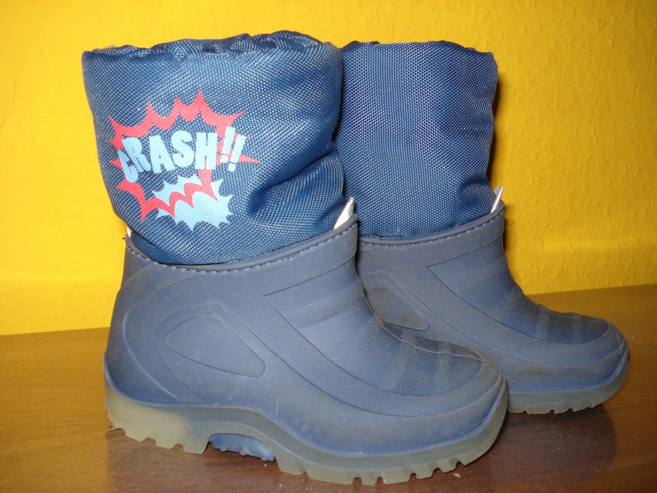 blaue Winter-Stiefel gefüttert mit Blinkfunktion