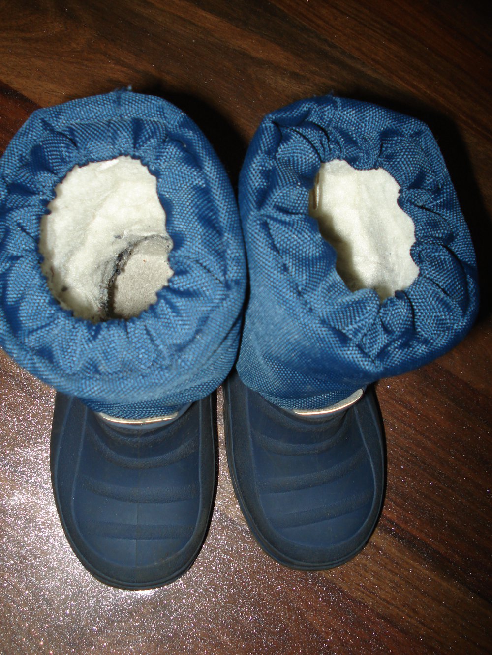 blaue Winter-Stiefel gefüttert mit Blinkfunktion