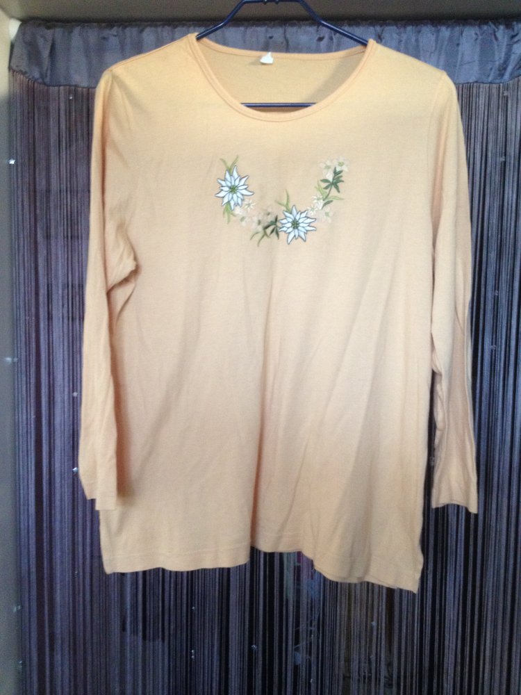 T-Shirt Gr. 42, gelb mit Stickerei