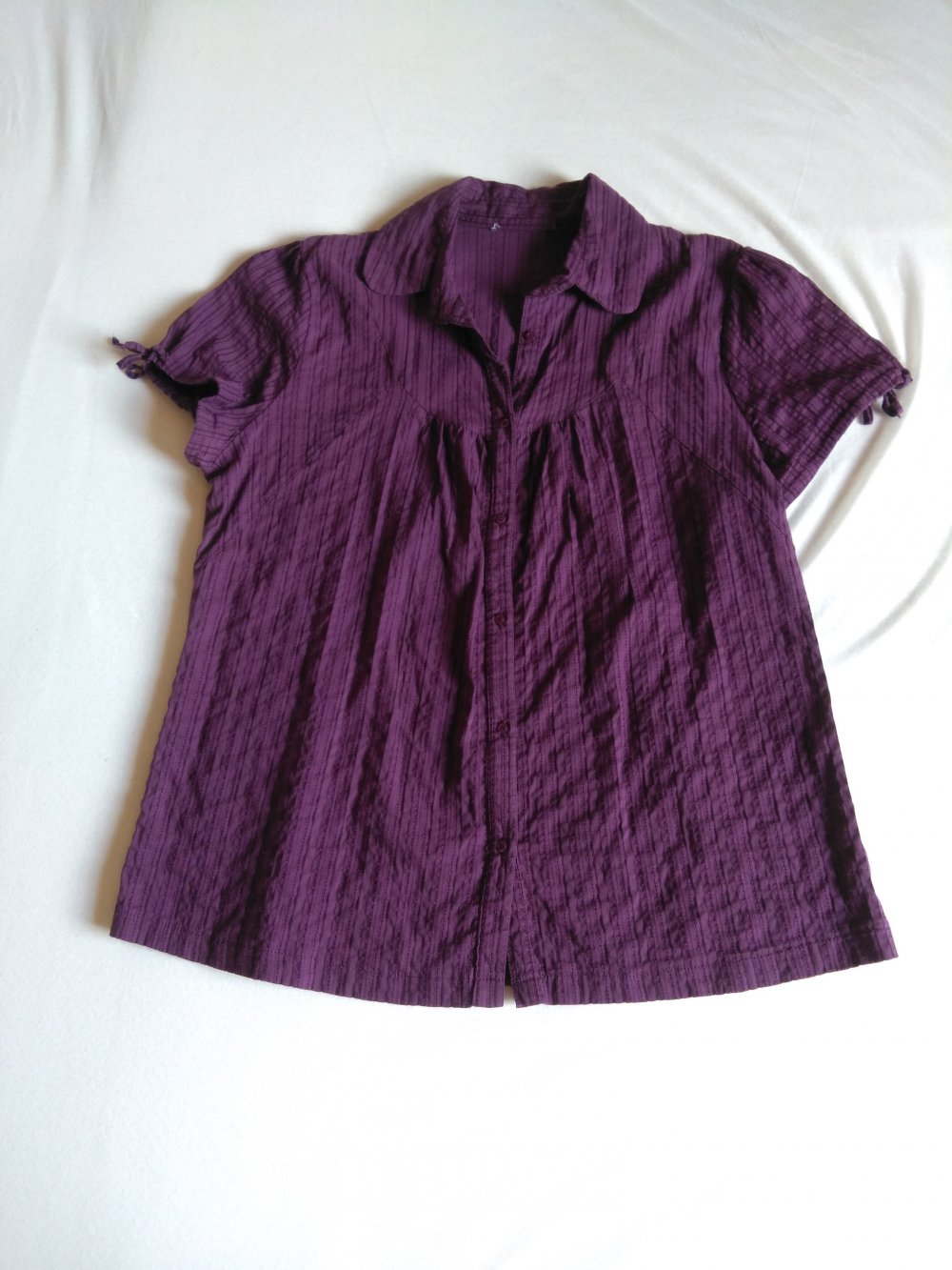 Lila Bluse mit Längsstreifen