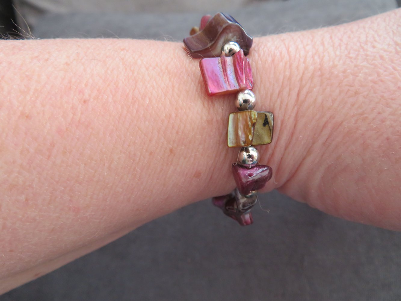 Armband - Steine siehe Bilder - neuwertig sehr sehr schön