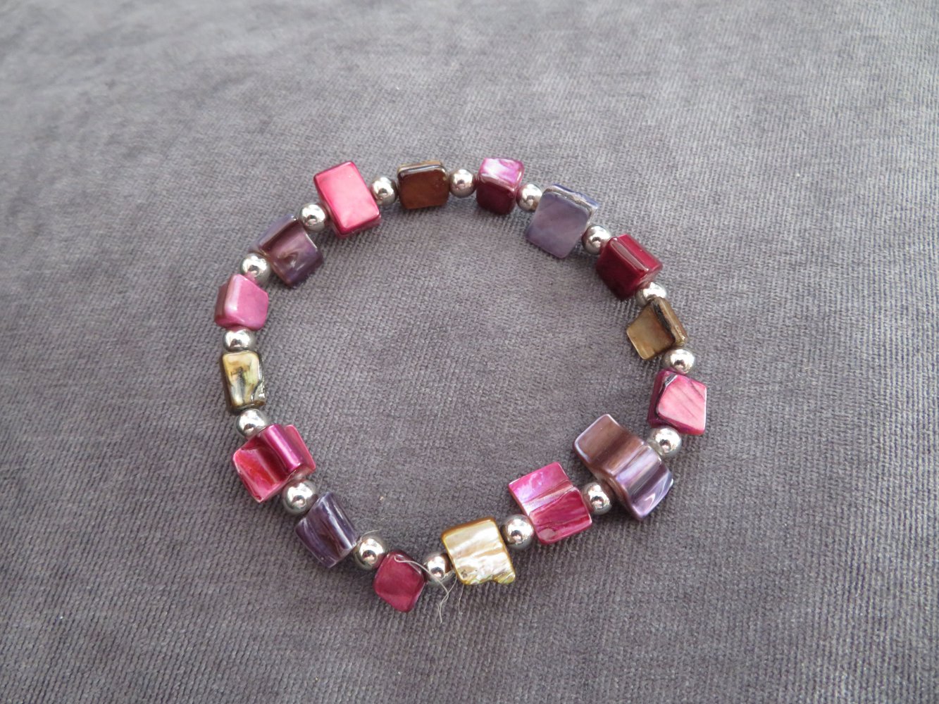 Armband - Steine siehe Bilder - neuwertig sehr sehr schön