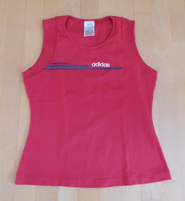 Rotes Sporttop von Adidas