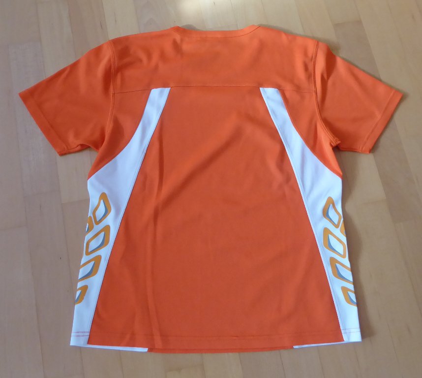 Orange-weißes Laufshirt