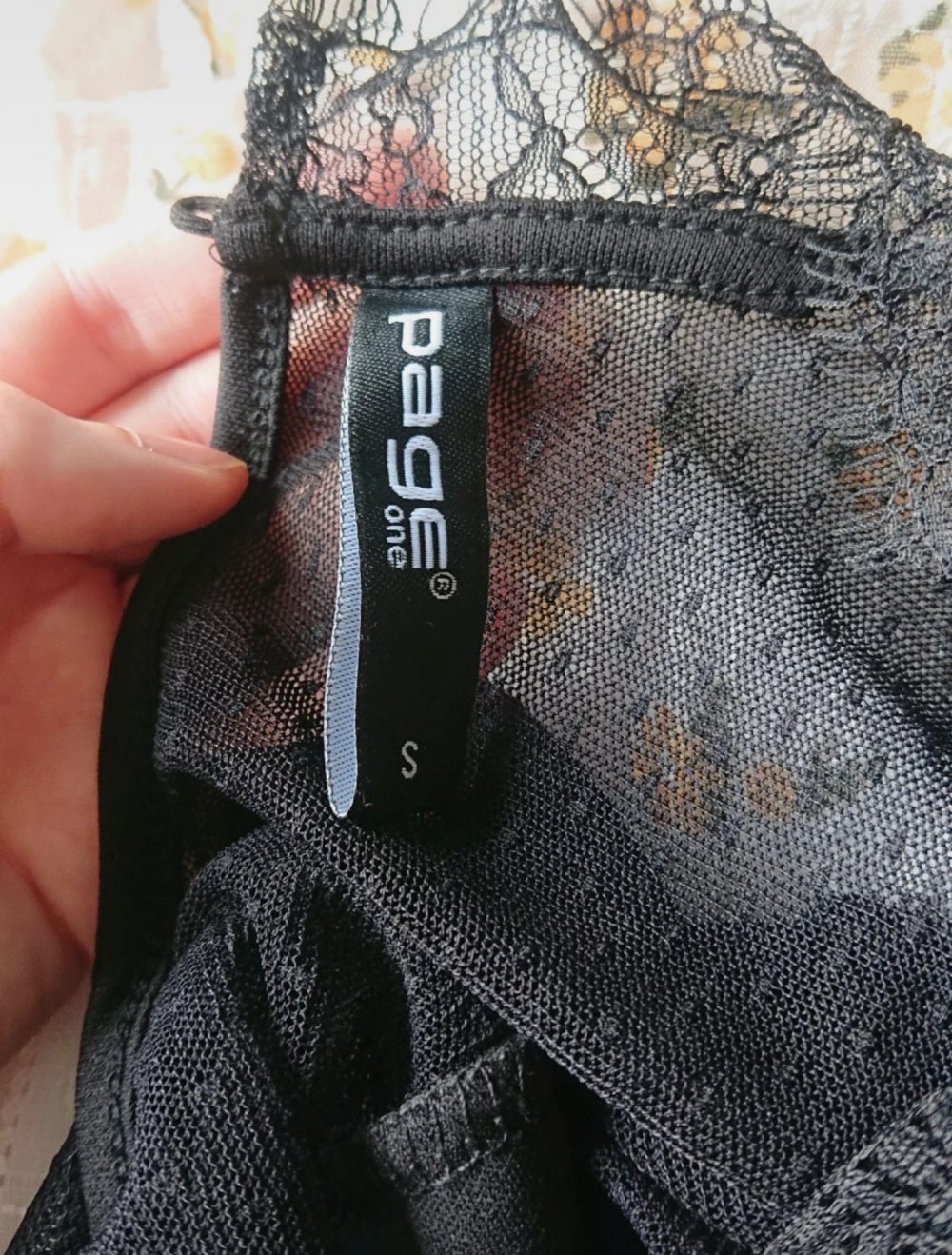 Schwarzes Spitzenoberteil