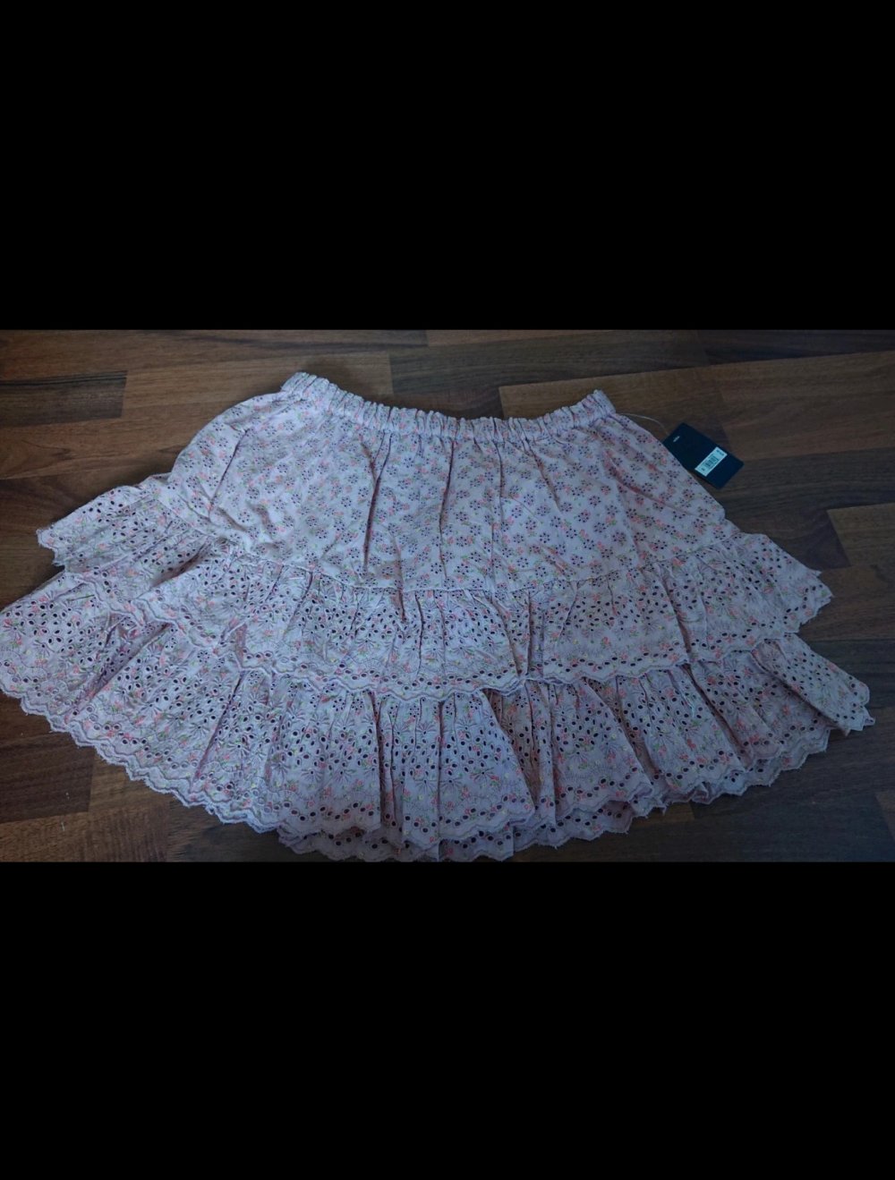 Rosa Rock mit Blumenmuster