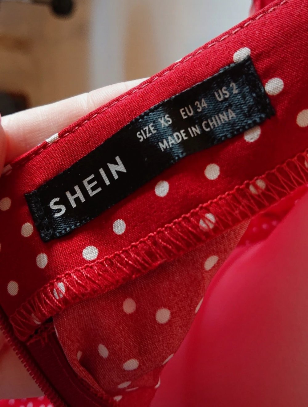 Rotes Kleid mit weißen Punkten Umstandskleid