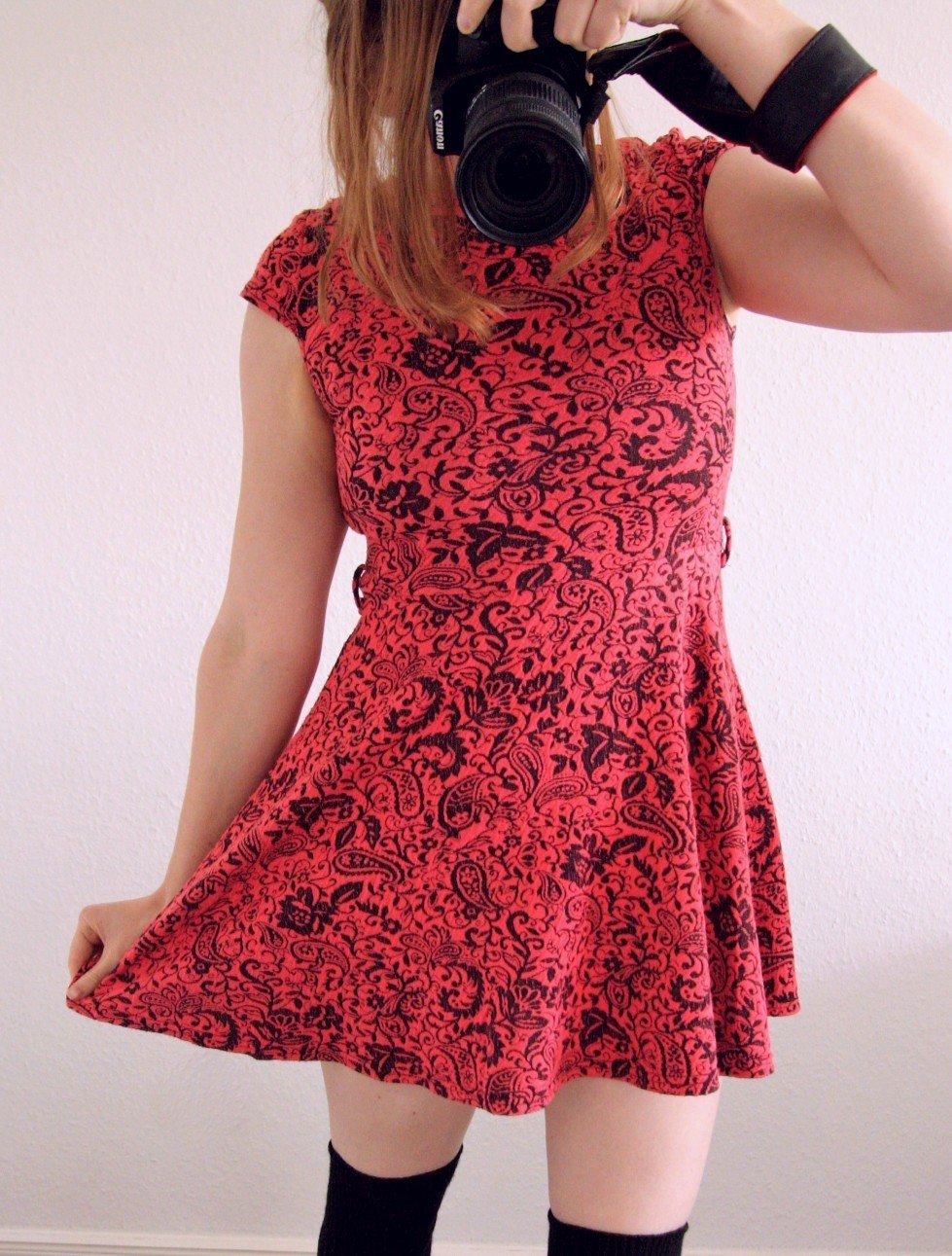 Ausgestelltes Minikleid mit Paisleymuster