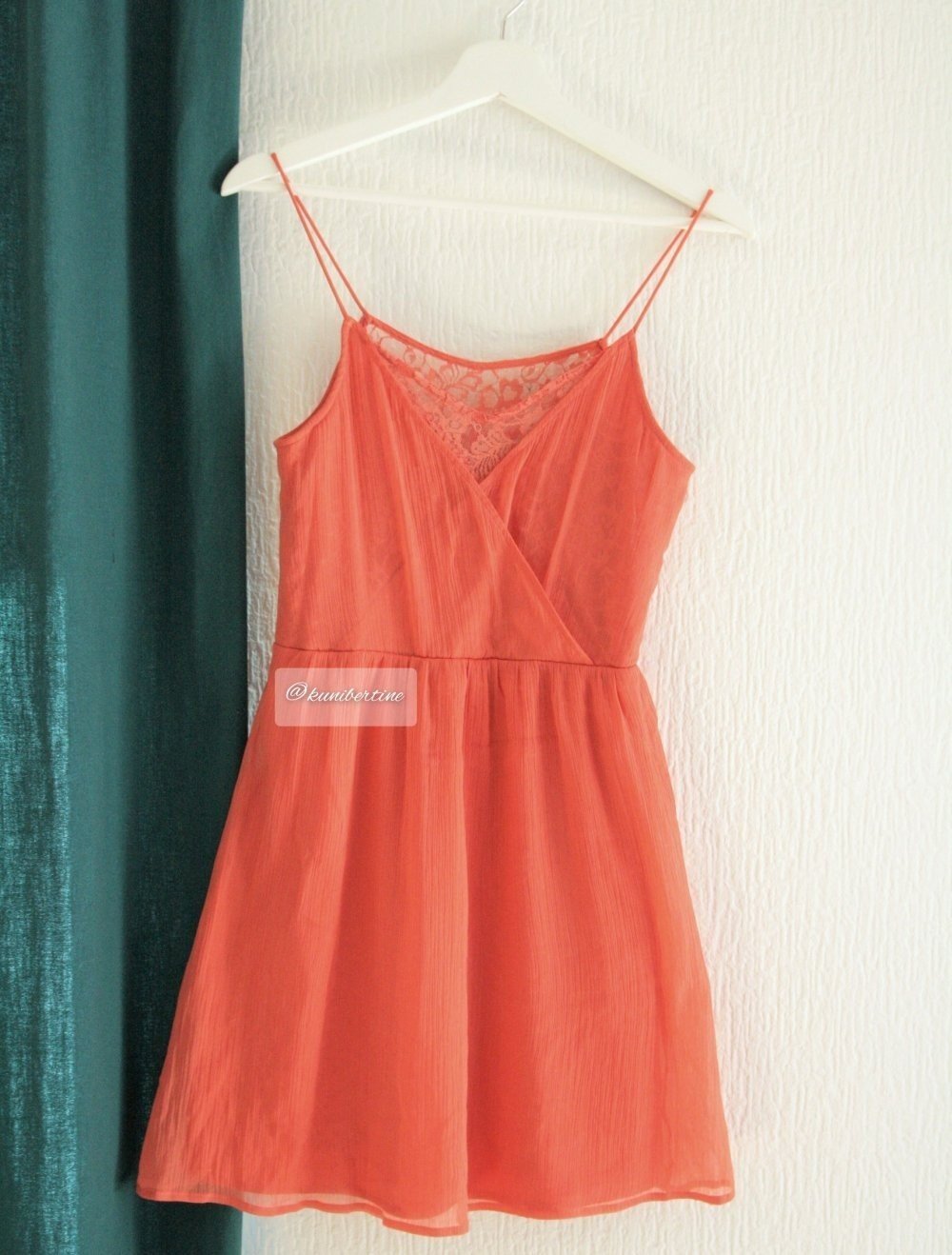 Plissiertes Kleid mit Spitze Gr S