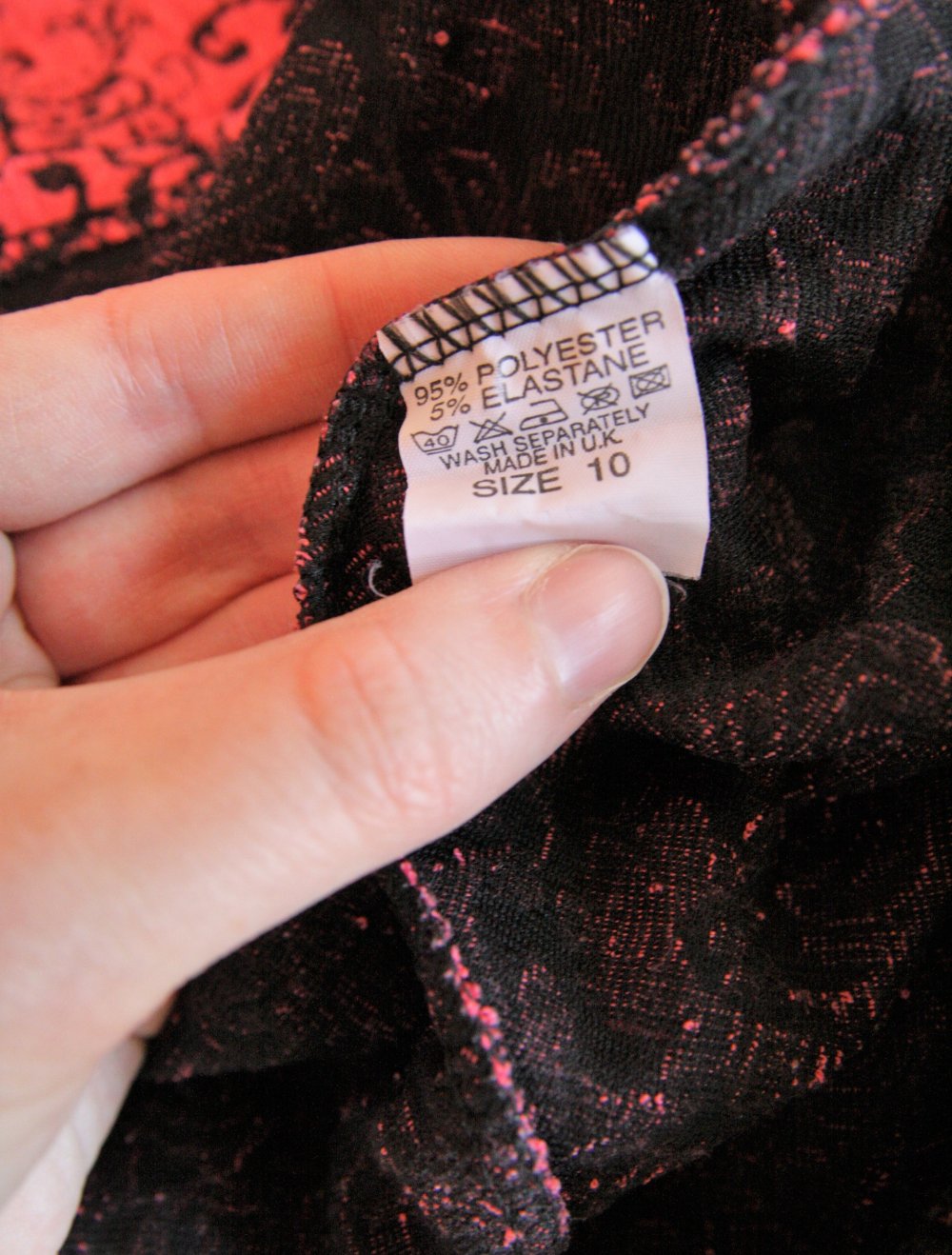 Ausgestelltes Minikleid mit Paisleymuster