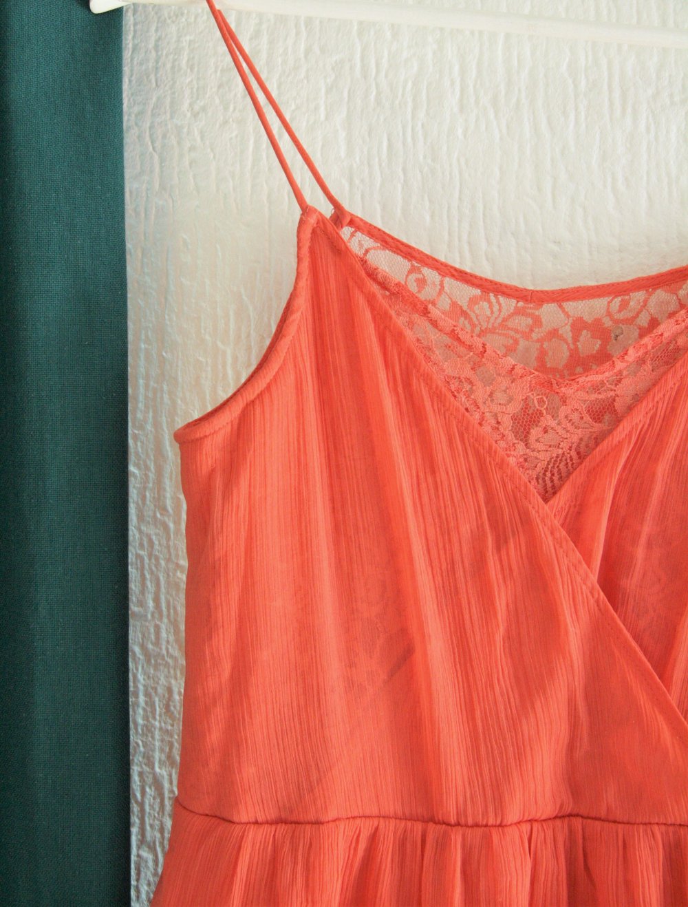 Plissiertes Kleid mit Spitze Gr S