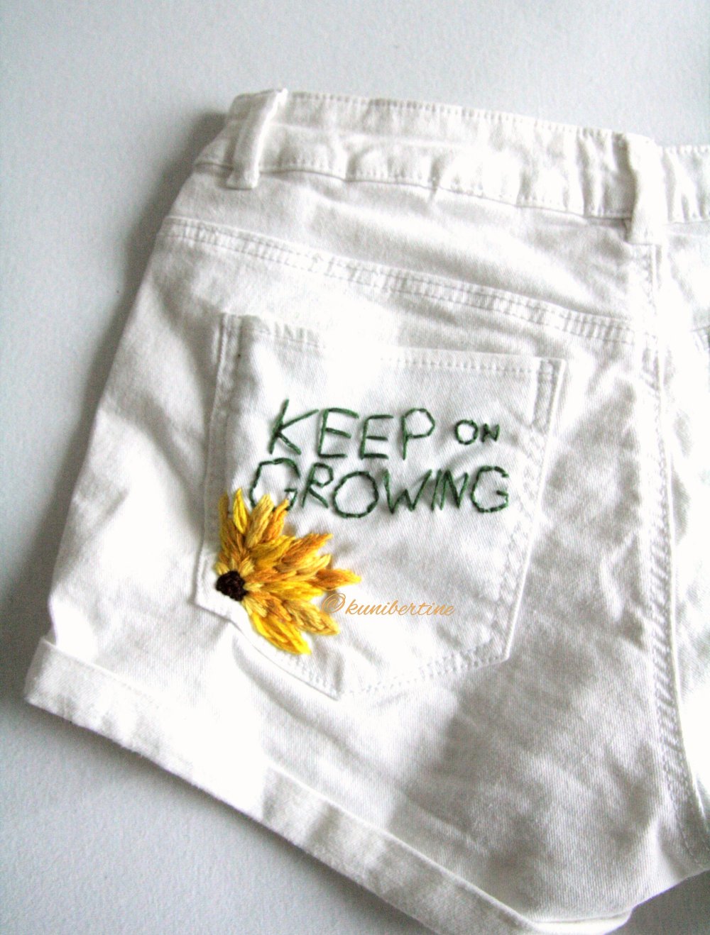 Jeans Hotpants mit Flower Embroidery