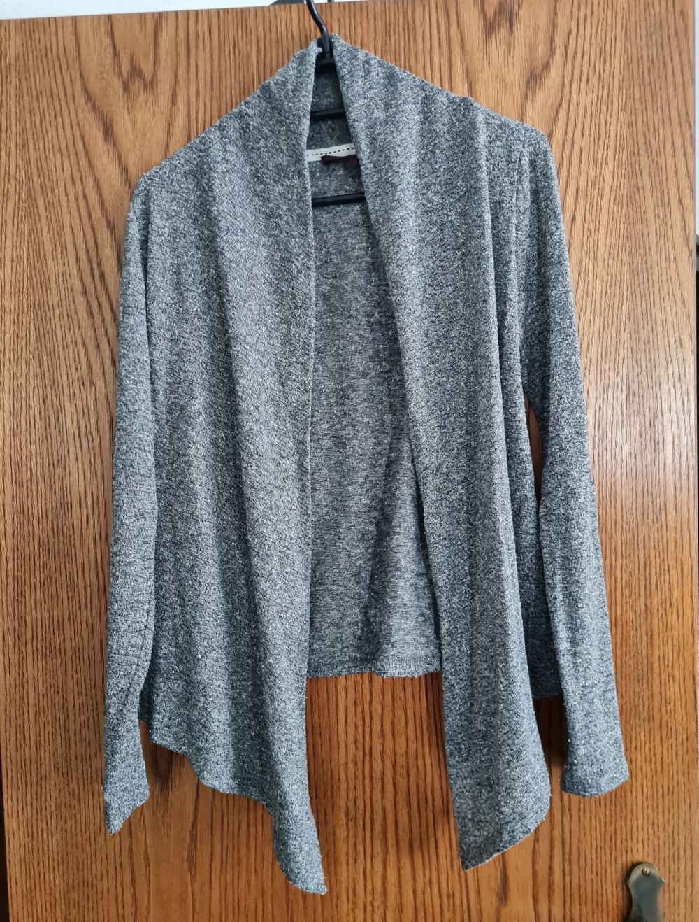 Grauer Cardigan offen