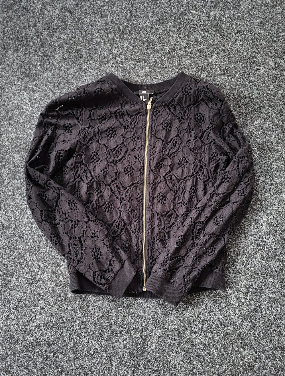 Schwarzer Spitzenblouson