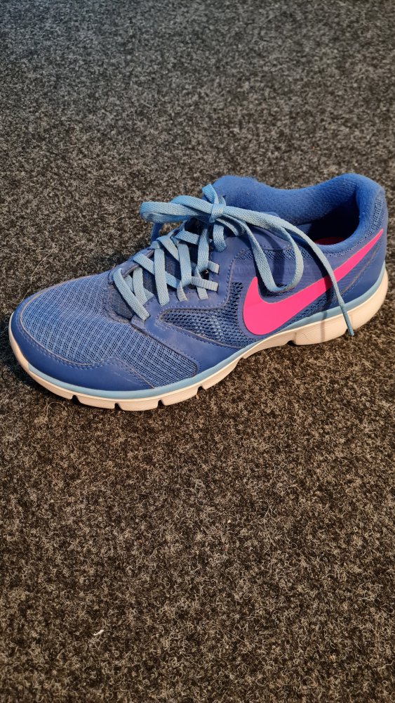 Blaue Nike Sneaker