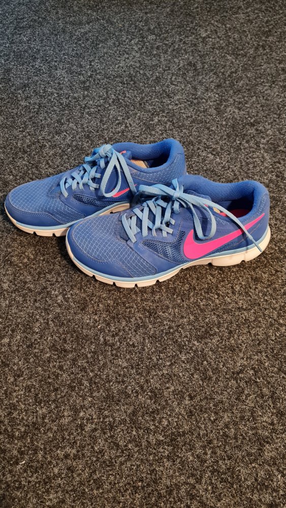 Blaue Nike Sneaker