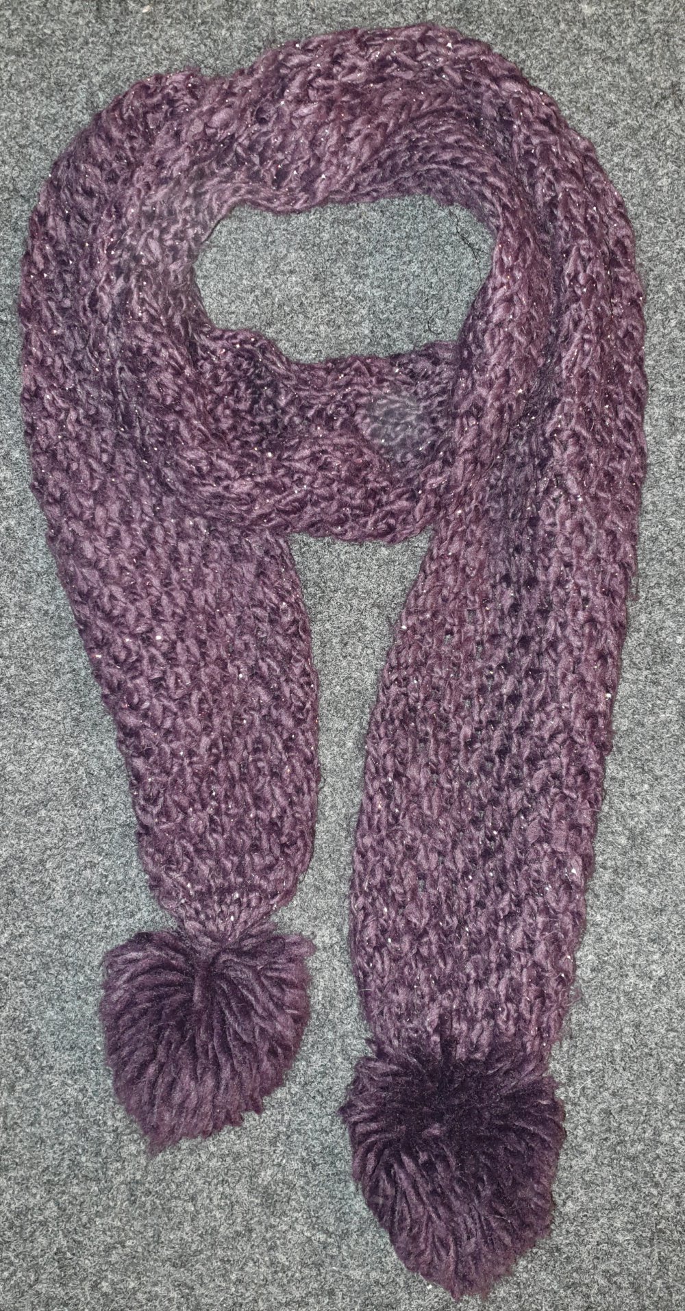 Strickschal in bordeaux 